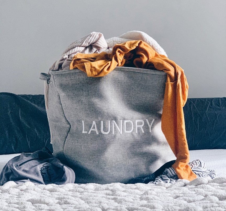 laundry basket with clothes